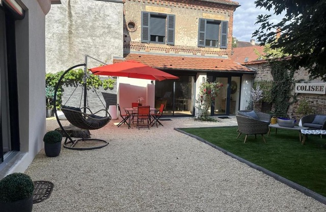Maison de charme au centre de Moulins, avec jardin et terrasse, tout confort inclus - FR-1-489-474