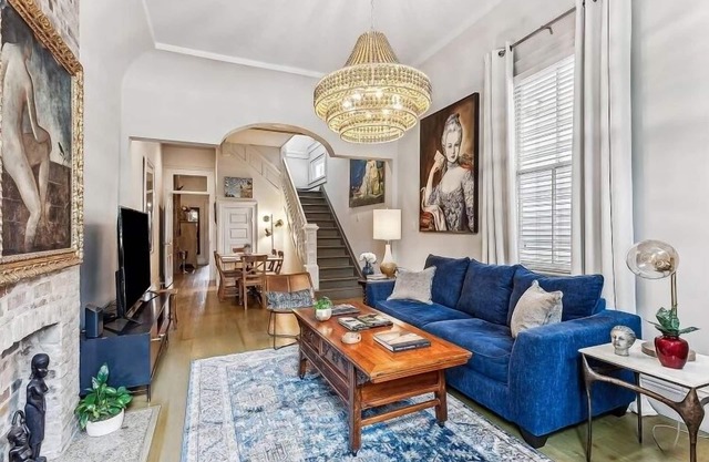 Maison de Manon, steps to the Street Car