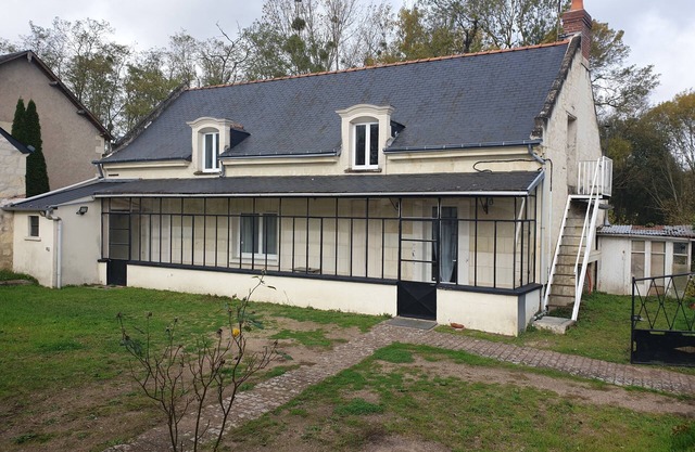 Maison de Village au Bord de L'indre au Calme