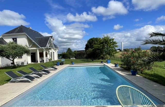 Maison Familiale Avec Piscine Entre Mer et Montagne