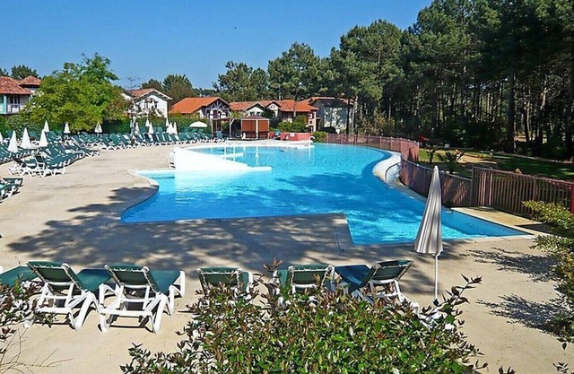 Maison jumelée dans une agréable residence avec piscine proche du golf -320