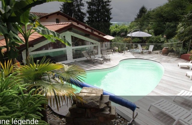 Maison Pour 10 Personnes Avec Piscine et spa a 20 mns de Biarritz