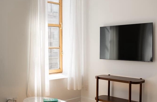 Maison Rasco - One-bedroom queen size bed suite