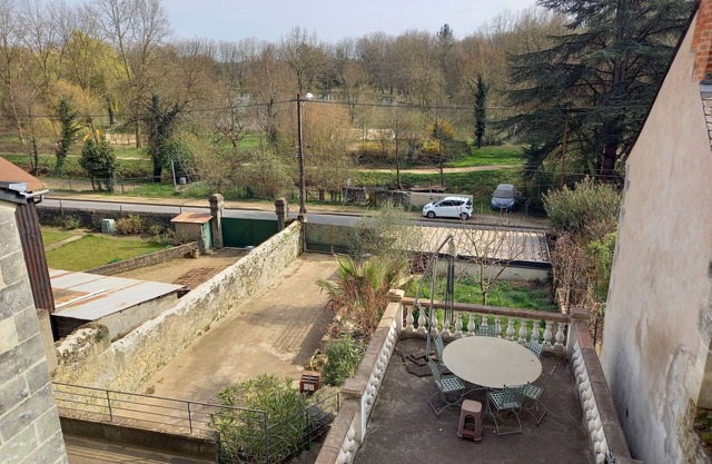 Maison Semi-troglodyte - Grande Terrasse Offrant une vue sur le lac de Langeais
