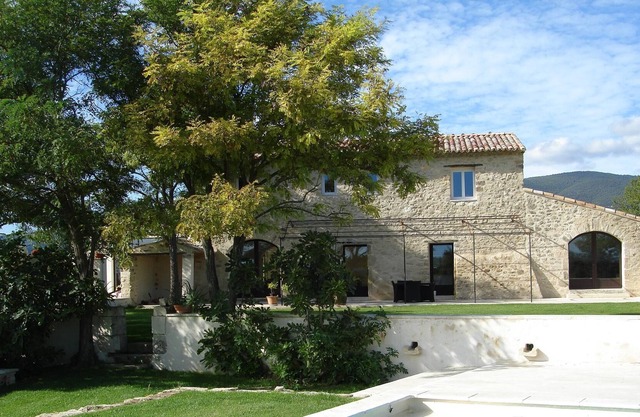Maison Spatieuse et Confortable en Provence Luberon au Milieu des Lavandes