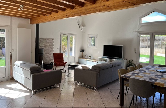 Maison Très Lumineuse Avec Dépendance + Piscine à Proximité de Lyon