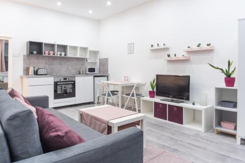Maja's Sweet Little Home with Free Parking and Air Condition