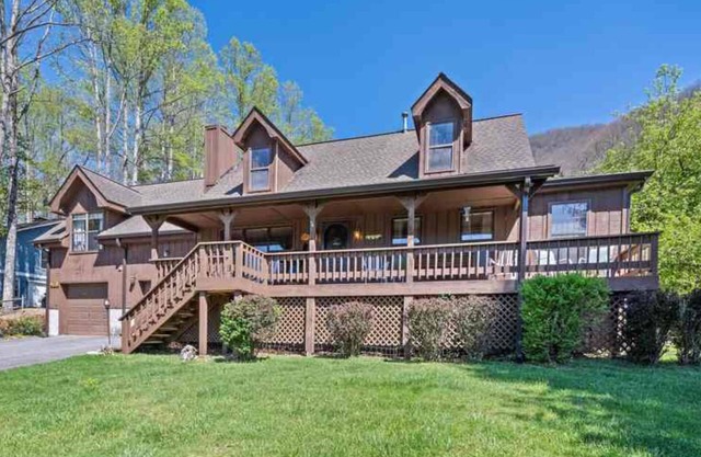Majestic Grace-Spacious, Great Location, Garage, Motorcycle Friendly, Elk Visits