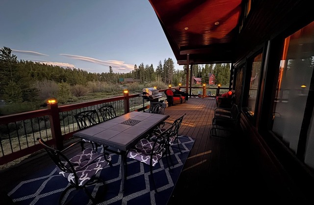 Majestic River Cabin w/parking on 1.11 acres