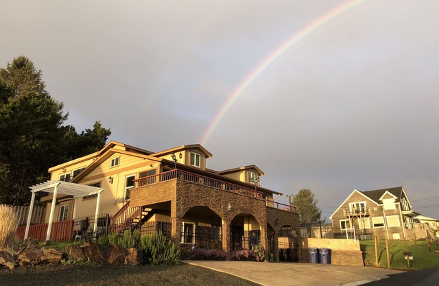 Majestic View, Luxury Home, Corp Retreat, Sauna, Roads End