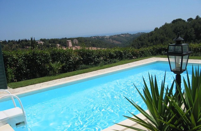 Make your holidays in a beautiful furnished apartment with the sea on the horizon.