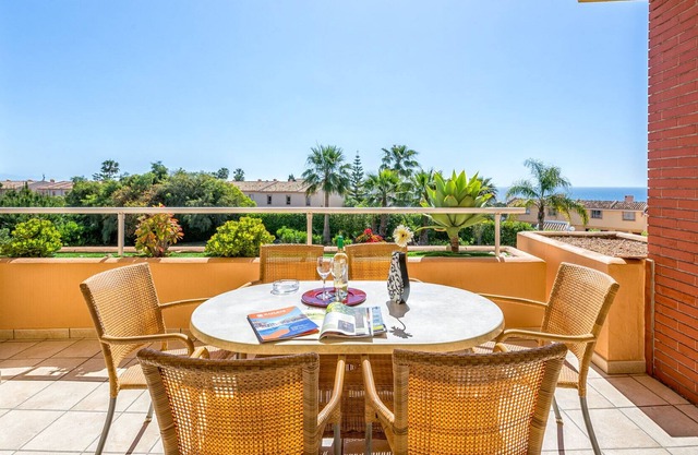 Malibu C5 - Lux. 2BR Sea View Condo in Club La Costa