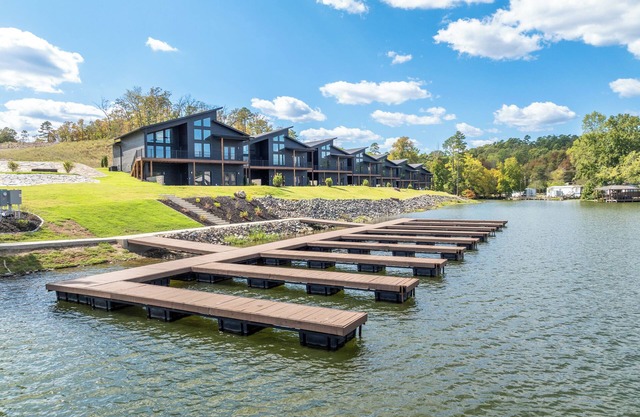 Mallard Haus - Private Pool ~ Movie Rm ~ Sleeps 18