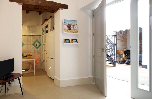 Malpartida. 1 bedroom, 1 bathroom, patio. A meeting of traditional and modern.