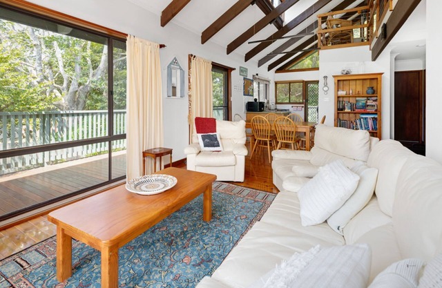 Malua Bay Treehouse | Minutes to Beach & Cafés
