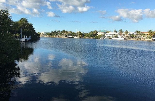 Manatee Bay , Pool table, Jacuzzi, Pool, Kayaks, REDUCED RATES AVAIL NOW
