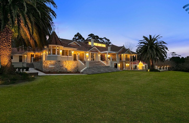 Manderley – grand 5-acre estate, pool, tennis court