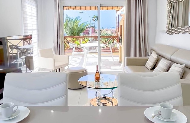 Mango La Caleta Hideaway