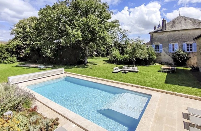 Manoir Mi-Chemin - Seven Bedroom Villa, Sleeps 14