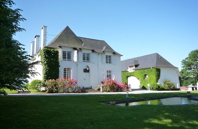 Manor House Apartment situated within 18th Century Manor House + Pool, PAU