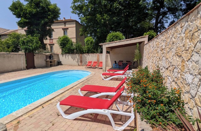 Mansion, 4 bedrooms, 4 shower rooms, garden, swimming pool, pétanque