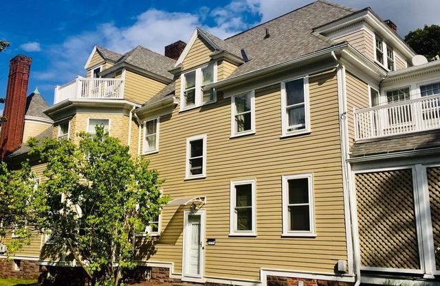 Mansion Suite, Peaceful Retreat, Experience Historic Charm in Spacious Comfort!