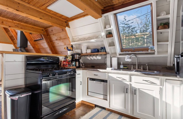 Maple Haven, A-frame cabin, Beach Access