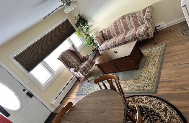 Maple Leaf Lodge- Suite MS 1