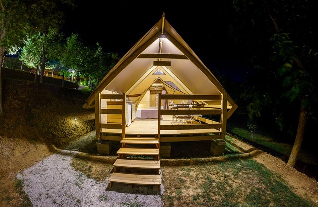 Maple tree tent with pool