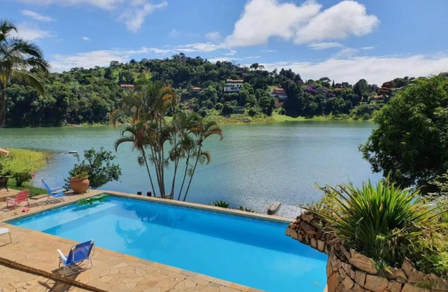 MARAVILHOSO SÍTIO NA BEIRA DA REPRESA