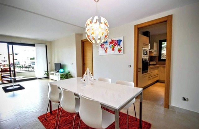 Marbella apartment with 3 pools/gym/garage