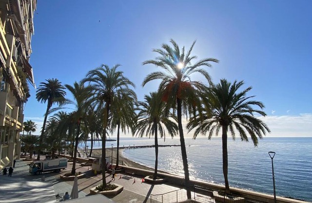 Marbella Beach Front Edificio Mayoral Centro Ciudad y Primera Línea Playa Muy Amplio y Espacioso