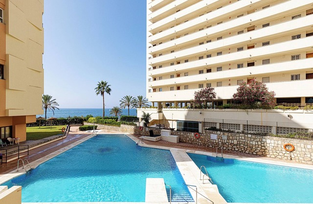 Marbella Beachfront Penthouse with 200 sqm Terrace!