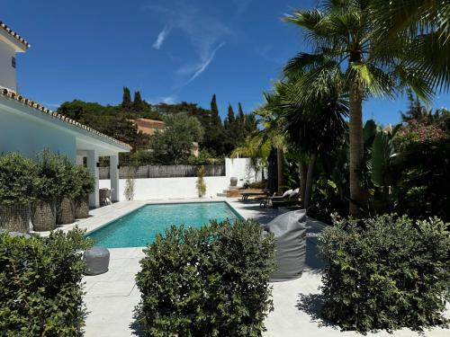 Marbella Bliss - Luxury 4-Bedroom VILLA with Garden, Private Pool & Jacuzzi, Marbesa near- 5 min to the Cabopino Beach