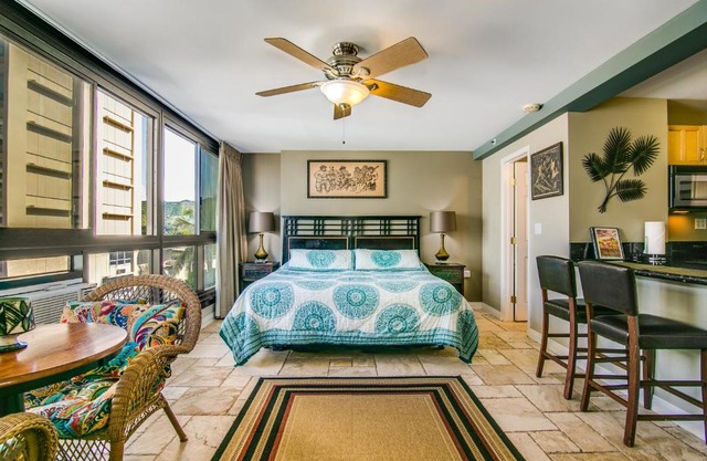 @ Marbella Lane Mountain View Studio, steps from Wakiki Beach