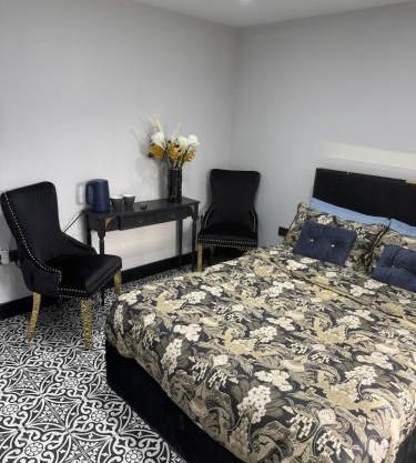 Marble Black Suite