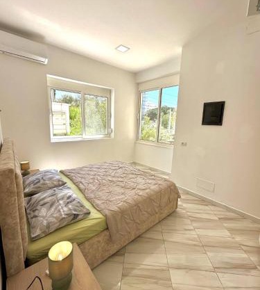 Marble Breeze Apartment By Adriatic Living