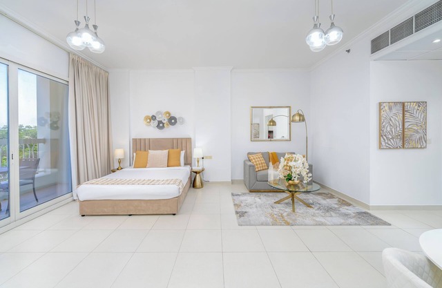 Marco Polo - Spacious Studio Lush View