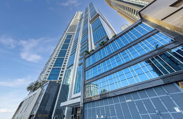 Marina Arcade 2BR Apartment in Dubai Marinann