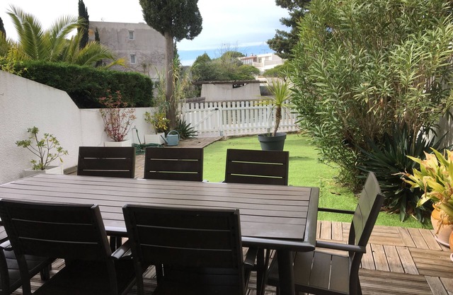 marina duplex port camargue 6/8 people + wharf and private garden
