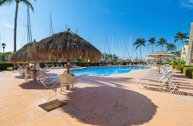 Marina Residences 2 bed + 2 bath pool & canal view