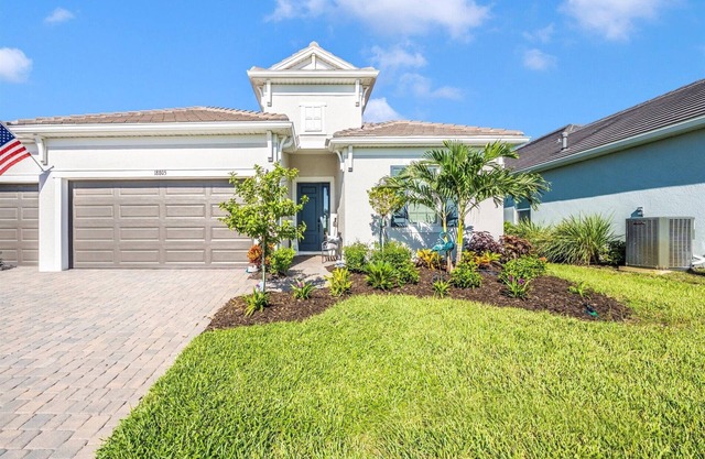 Mariners Residence at Wellen Park 2600 sqft pool spa fireplace 3 car 85” TV