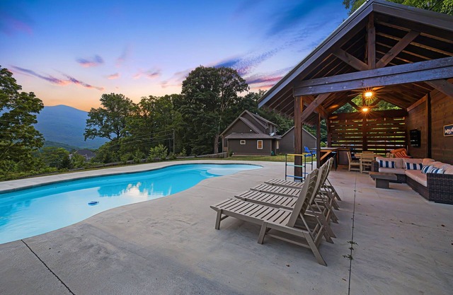 Mariposa Ridge | Pool, Views & Game Room + Biltmore Pass by Black Mountain