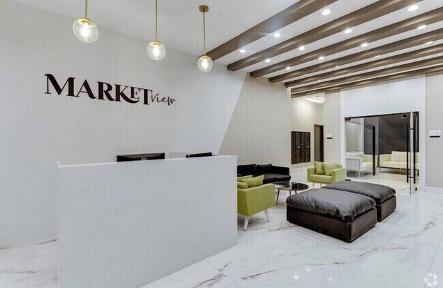 Market view Residence 502 Spacious 2 Bed 2 Bth