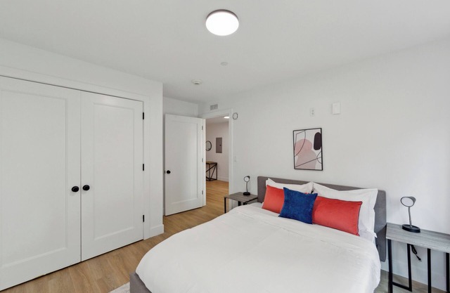 Market view Residence 601 I 1 Bedroom 1 Bathroom