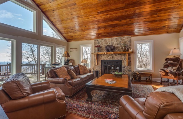Marley's Cabin - a five star getaway on Wintergreen mountain