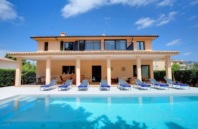 Marquesa - Four Bedroom Villa, Sleeps 8