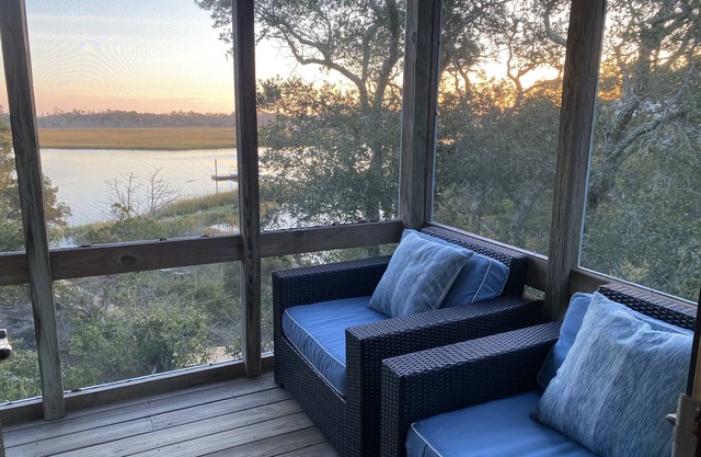 Marsh Madness at Timbercreek 18A, Beautiful Creek Views, pool and creek access