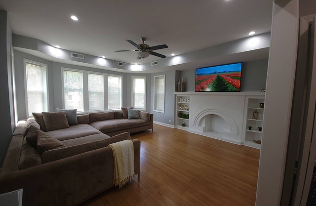 Marvelous 3-bedroom apartment with WiFi, AC 18 minutes from downtown Chicago