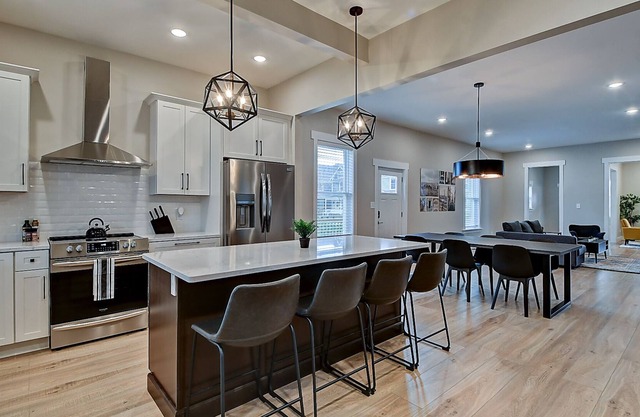 Marvelous Marlowe | Skyline Views! Pet Friendly, 3 bed / 2.5 bath